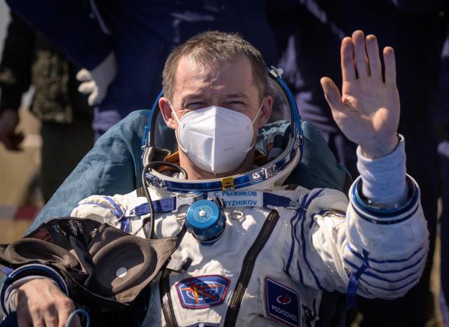 Uluslararası Uzay İstasyonu'nda görevli 3 astronot 6 ayın sonunda dünyaya döndü Uluslararası Uzay İstasyonu'nda görevli 3 astronot 6 ayın sonunda dünyaya döndü