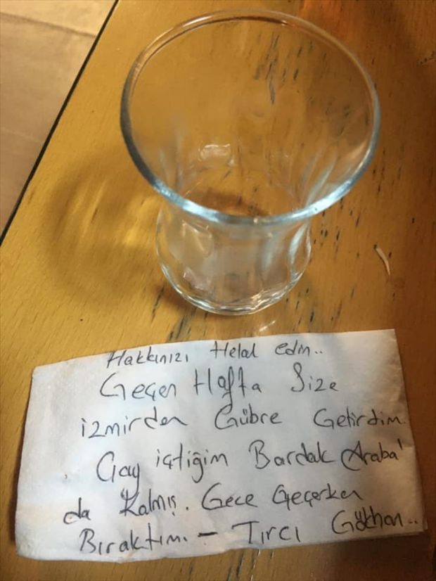 Tır şoförü çay bardağının yanına bir de not bıraktı.