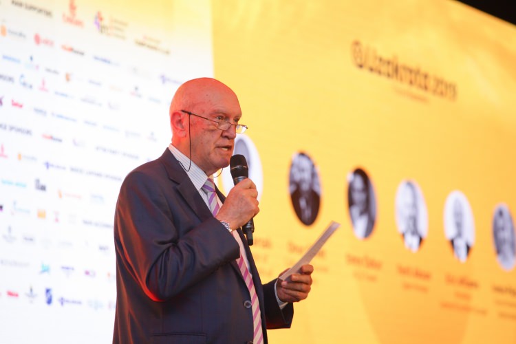 <p>Etkinliğin açılış konuşmasını, Turizm ve Sağlık eski bakanı Bülent Akarcalı gerçekleştirdi. Bakanlık dönemlerinde turizmi geliştirmek adına yapmış oldukları çalışmaları ve geçmişten günümüze turizmi değerlendiren Akarcalı’nın ardından, sahneye Kültür Turizm Bakanlığı Turizm Tanıtma Ajansı Genel Müdür Yardımcısı Onur Gözet söz aldı.</p>
