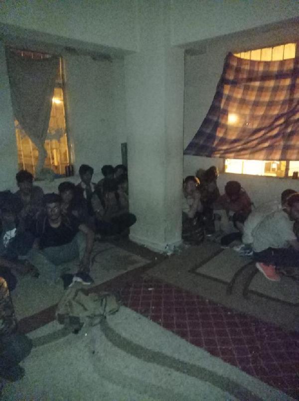 Van'da iki apartmana baskın! İki apartmanda 115 Afgan uyruklu göçmen yakalandı