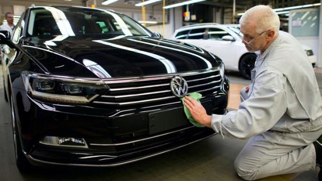 Volkswagen'den tarihi karar! Passat ve Tiguan artık sadece otomatik vites üretilecek Volkswagen'den tarihi karar! Passat ve Tiguan artık sadece otomatik vites üretilecek