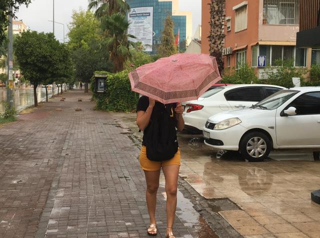 Yangınlarla mücadele edilen Antalya'da sabah saatlerinden itibaren yağışlar başladı