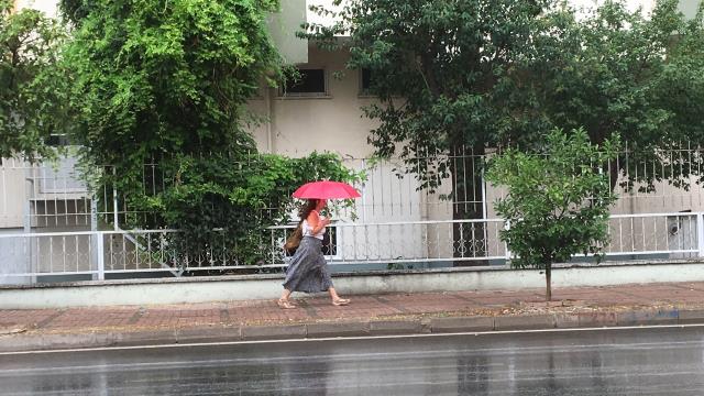 Yangınlarla mücadele edilen Antalya'da sabah saatlerinden itibaren yağışlar başladı