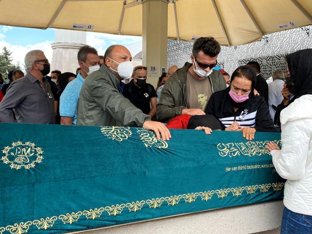 Yeşim Salkım'ın babası son yolculuğuna uğurlandı