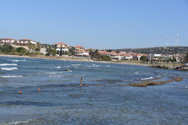 Yunanistan'daki 6.2'lik depremin ardından İzmir'de deniz çekildi, tekneler karaya oturdu