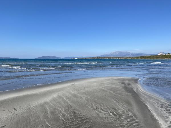 Yunanistan'daki 6.2'lik depremin ardından İzmir'de deniz çekildi, tekneler karaya oturdu