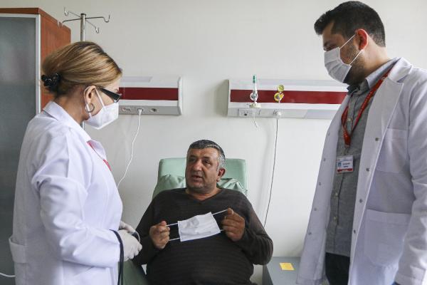 Yüzüne sürdüğü dezenfektan hastanelik etti Yüzüne sürdüğü dezenfektan hastanelik etti