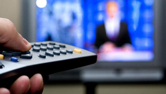 Zambiya'da bir TV sunucusu canlı yayın sırasında haberleri yarıda kesip maaş alamadıklarından dert yandı Zambiya'da bir TV sunucusu canlı yayın sırasında haberleri yarıda kesip maaş alamadıklarından dert yandı
